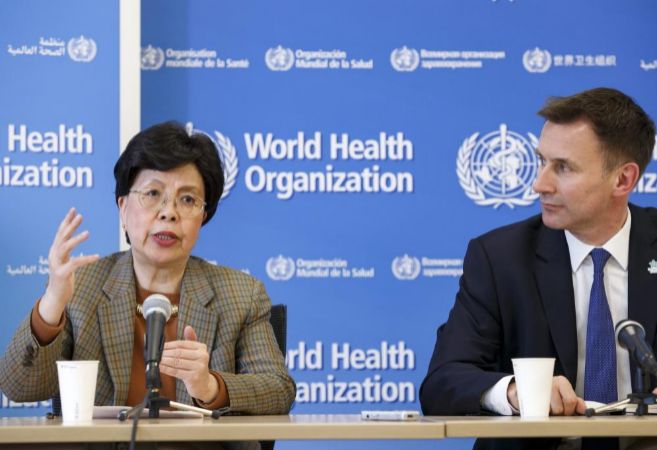 Margaret Chan directora general de la OMS y el ministro británico de Sanidad Jeremy Hunt.