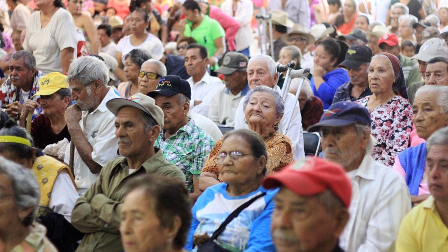 Luchan contra el olvido las personas adultas mayores de Colima