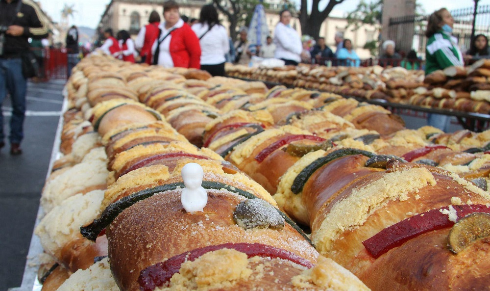 La monumental Rosca de Reyes en el Zócalo