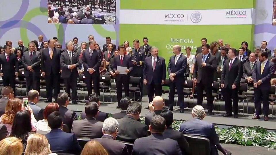 Firma Peña Nieto Decreto de Reforma Constitucional de Justicia Cotidiana