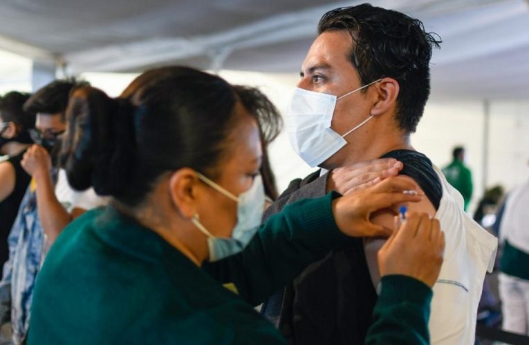 En México, 53.1 millones de personas han recibido vacuna de refuerzo contra COVID-19