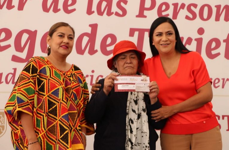 En Ciudad de México, personas adultas mayores de Tlalpan reciben Tarjeta para el Bienestar